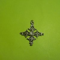 Уникален старинен сребърен кръст, снимка 2 - Колиета, медальони, синджири - 40397145