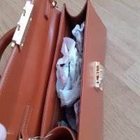 Чисто нова дамска чанта от естествена кожа на фирма  EACH OTHER от Лондон , снимка 8 - Чанти - 42106843
