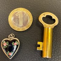 Старинен медальон сърце стара запалка бензинова ключ, снимка 3 - Антикварни и старинни предмети - 36028163