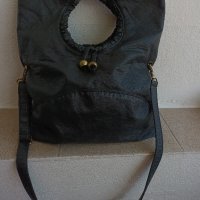 Черна дамска чанта от естествена кожа, снимка 2 - Чанти - 41520456