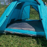 Продавам чисто нова синя много лека двуслойна палатка с алуминиеви рейки и два входа , снимка 1 - Палатки - 41573471