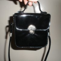 Малка черна чанта, снимка 1 - Чанти - 34467777