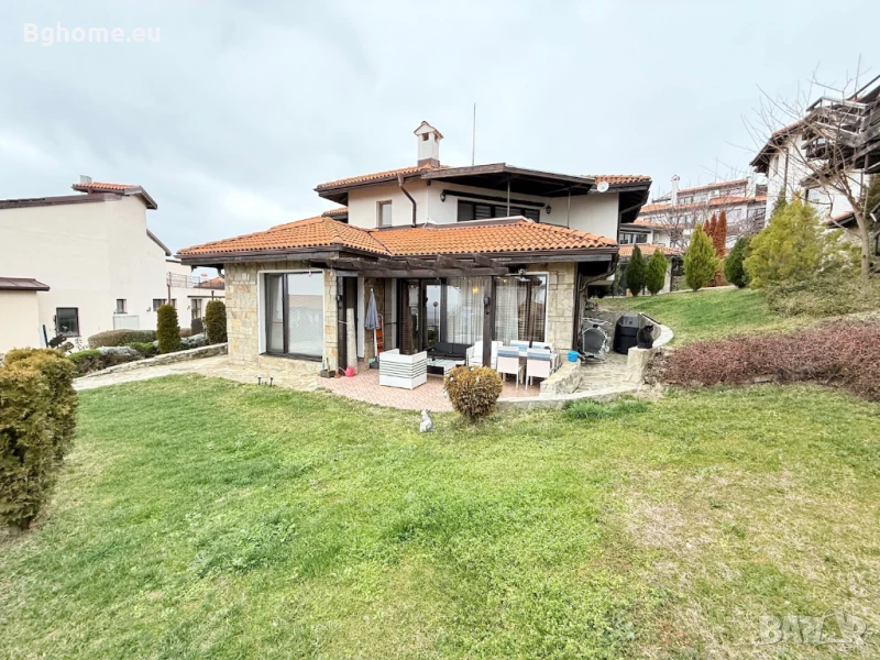 Апартамент с 2 спални и веранда в Кошарица, снимка 1