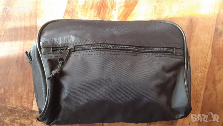козметична чанта черна супер плътна и стабилна, чисто нова. Размер 24х16 см, снимка 1