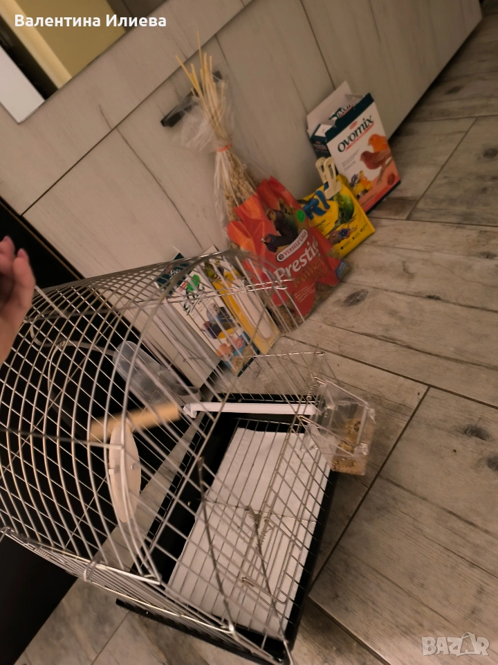 Клетка за птици + пълен комплект аксесоари и храна, снимка 1