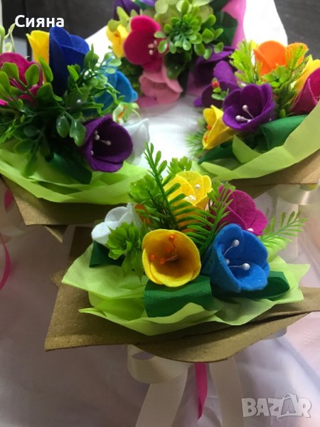 Букет от минзухари от филц, снимка 1