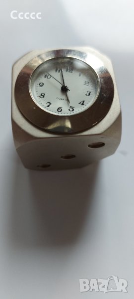 Кварцов  часовник  Зарче, снимка 1