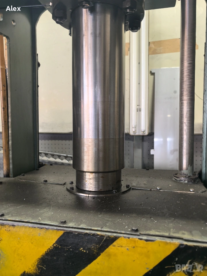 Търся работа за тази преса 60т хидравлична , снимка 1