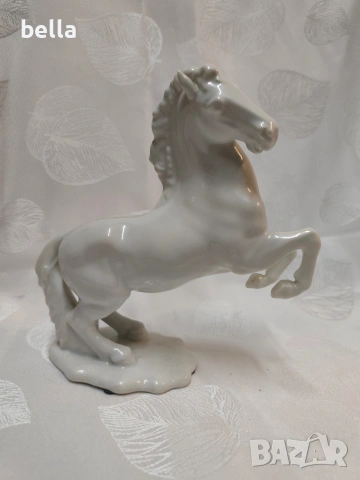Порцеланова фигура на кон, снимка 2 - Антикварни и старинни предмети - 53512852