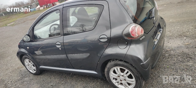 Toyota Aygo 1.0 2011г, снимка 6 - Автомобили и джипове - 53607673