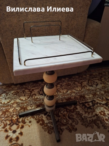 Холна мраморна помощна маса