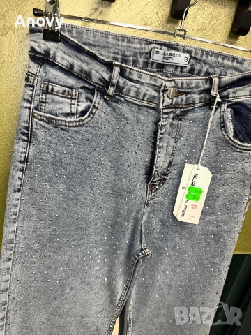 Дамски дънки със светли камъчета – светъл деним Размери: 25–31 Цена: 40 лв, снимка 2 - Дънки - 52592148