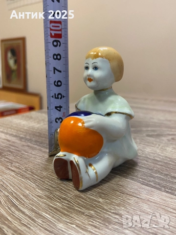 Порцеланова статуетка „Момиче с топка“, снимка 7 - Антикварни и старинни предмети - 51958758