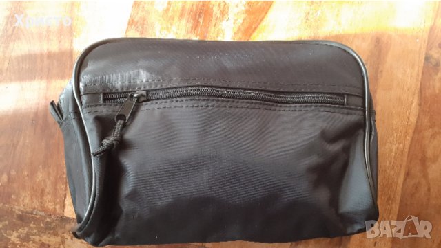 козметична чанта черна супер плътна и стабилна, чисто нова. Размер 24х16 см, снимка 1 - Чанти - 44931522