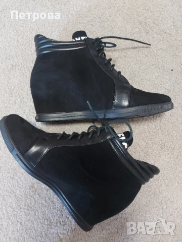 Дамски велурени боти