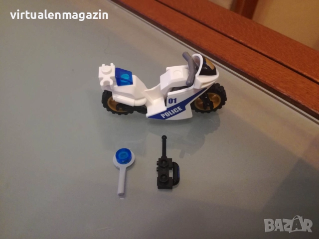 Lego мотори - оригинални Лего мотоциклети и полицай с престъпник, снимка 6 - Колекции - 28594020