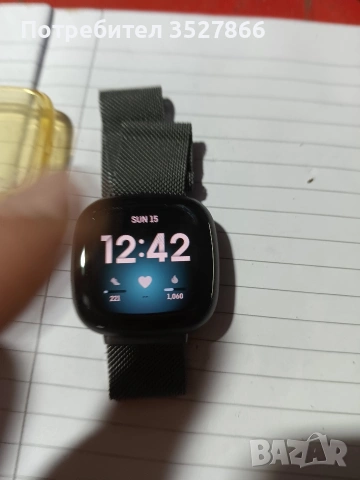 Смарт часовник Fitbit, снимка 3 - Смарт часовници - 53489379