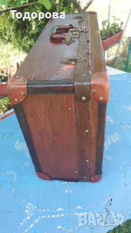 Старинен дървен куфар с бронзов обков, снимка 2 - Антикварни и старинни предмети - 40957042