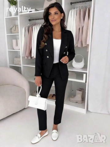 Дамски Черен Елегантен Костюм с Копчета
