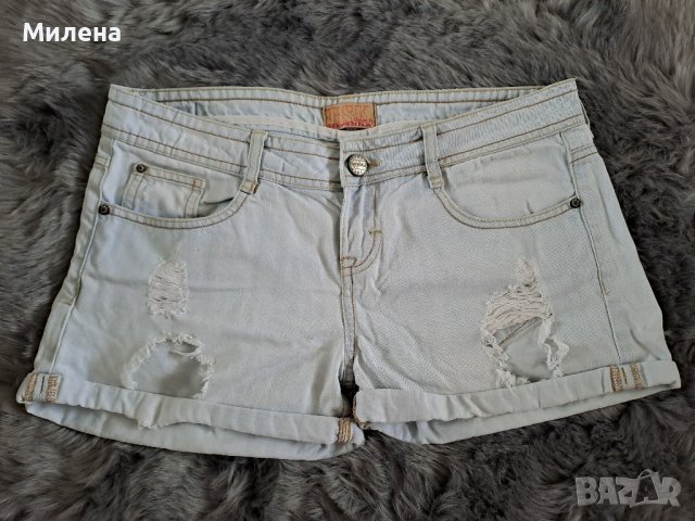 Дънкови къси гащи Bershka, 38 размер, снимка 1 - Къси панталони и бермуди - 41642978