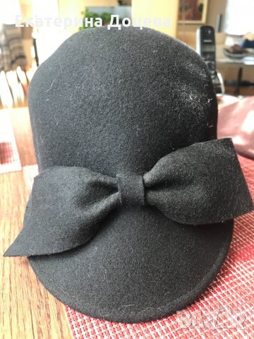 Черна филцова шапка Axel