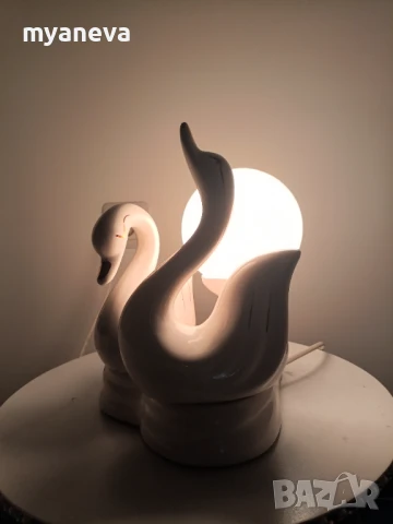Порцеланова, стара настолна лампа с влюбени лебеди от СОЦА. , снимка 4 - Настолни лампи - 50674178