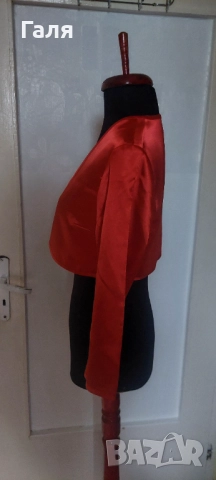 Червено сатанено болеро, къси черни ръкави плюш и късо червено сако размер Л по 10лв, снимка 2 - Сака - 52276290