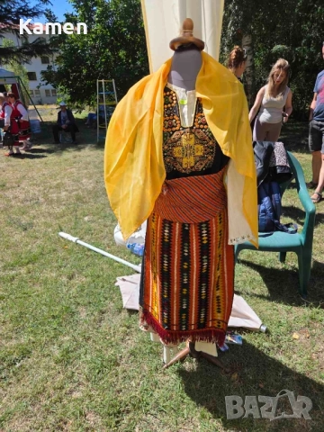 Тронска носия в перфектно състояние. Риза,сукман, престилка,пояс и забрадка