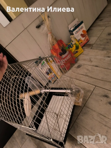 Клетка за птици + пълен комплект аксесоари и храна