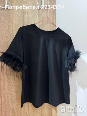 Тениска с пух на ръкама, снимка 2 - Тениски - 53037229