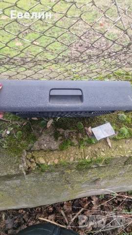 кутията под шофьорската седалка VW Touran 2006, снимка 3 - Части - 52865227