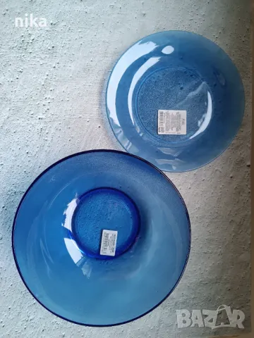 Ретро, чисто нови купа и чиния за сервиране от кобалтово стъкло