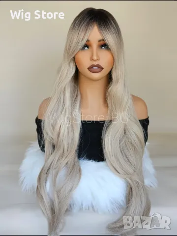 Пепеляво руса перука на вълни с бретон