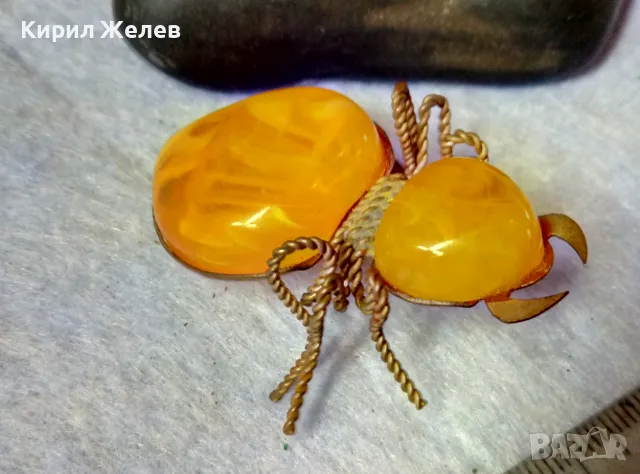 Стара ПОЗЛАТЕНА МЕДНА ФИГУРАЛНА КЕХЛИБАРЕНА БРОШКА БРЪМБАР Ръчна МАЙСТОРСКА ИЗРАБОТКА 48883, снимка 3 - Антикварни и старинни предмети - 48444573