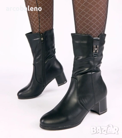 Дамски черни изолирани боти до глезена с циркони Gusta