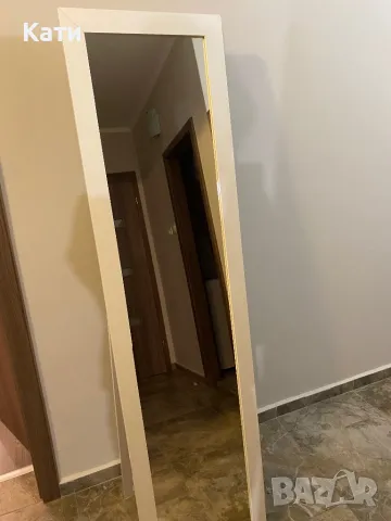 Огледало със стойка