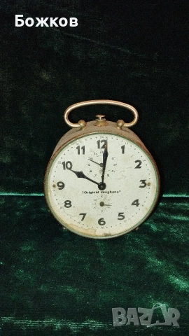 Стар часовник механичен