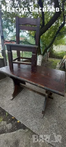 Дървена масивна  маса + четири  стола. 