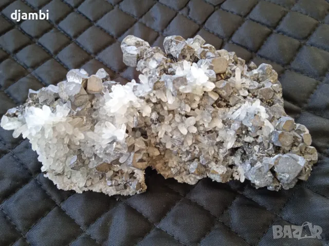 №146,Кварц,Кварцова друза,Кварц със сфалерит,галенит и хлорит,Кристали,Минерали,Родопи,, снимка 3 - Декорация за дома - 47671548