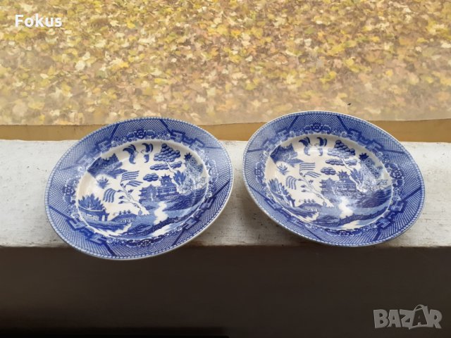 Лот от две порцеланови чинии Tajimi