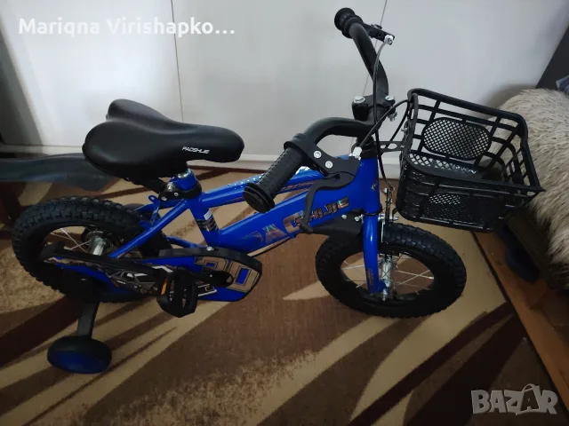 продавам детски велосипед със помощни гуми. 