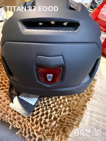 MOON LED велосипедна каска със слънчев визьор, снимка 3 - Аксесоари за велосипеди - 50686211