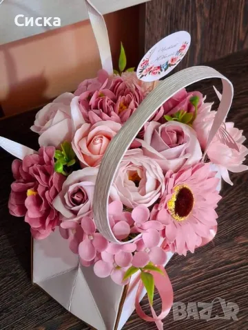 Кокетна дамска чанта със сапунени цветя от пластичен сапун, снимка 5 - Подаръци за жени - 50099706