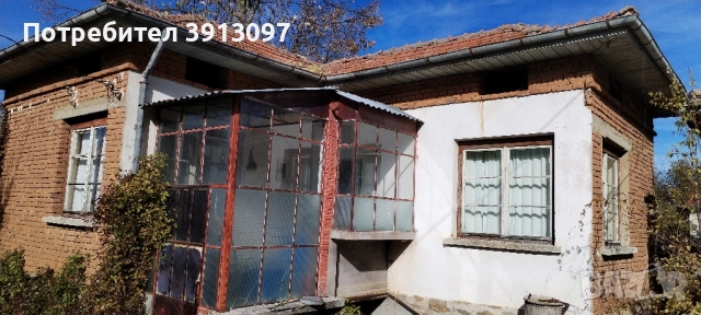 Две къщи, гараж, плевня, намиращ се на 11км.от Трявна 