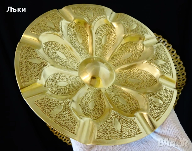 Персийски бронзов пепелник с 8 гнезда. , снимка 2 - Антикварни и старинни предмети - 53830531