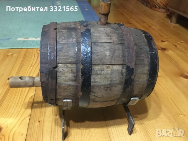 Старо малко буре със стойка