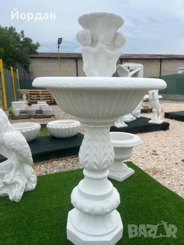 Градински фонтан