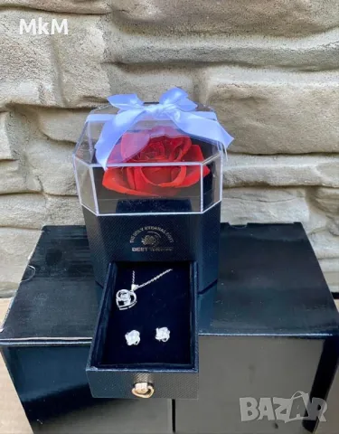 Св.Валентин.Вечна роза с бижу колие и обеци - прожектор "Обичам те на 100 езика", снимка 3 - Бижутерийни комплекти - 49076312