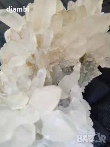 №230, Кварц,Кварцова друза,Лимонит,Планински кристал,Кристали,Минерали,Родопи,Мадан,, снимка 4 - Декорация за дома - 49034180