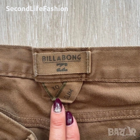 Дамски дънки Billabong размер 30 с ниска талия кафяви, снимка 2 - Дънки - 53107173